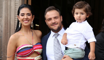  Silvia Araiza, Marco César y Marco.