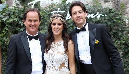  Raúl Antunes, Claudia Antunes y Mauricio Dibildox.