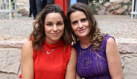  Mishel Baquedano y Alejandra Celis.