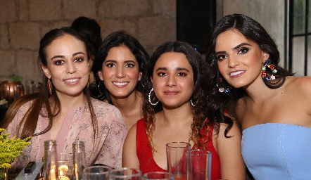  Fernanda Torres, Maribel Rodríguez, Brenda Puga y Adriana Olmos.