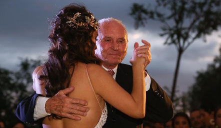 Xavier Castro con su nieta Claudia.