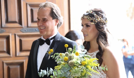  Raúl Antunes entregando a su hija Claudia.