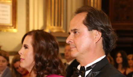  Claudia Castro de la Maza de Antunes y Raúl Antunes, papás de la novia.