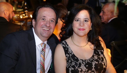  Héctor Hinojosa y Marcela del Peral.