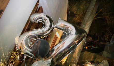  27 años.
