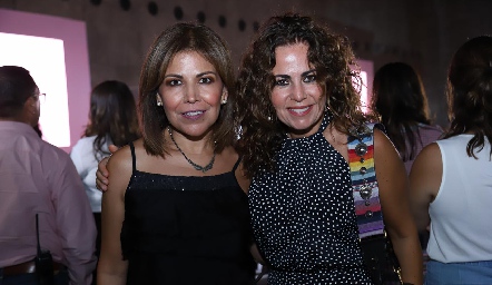  Adriana Rueda y Bertha Hernández.
