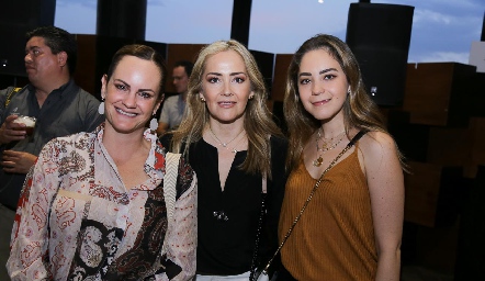 Rocío Gómez, Claudia del Pozo y Bárbara Mahbub.