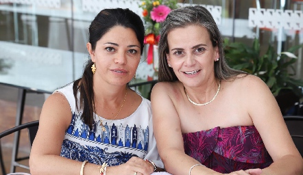  Marilupe de Aguillón y Mónica Portillo.