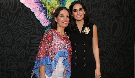  Claudia Quintero con su hija Mariana Rodríguez.