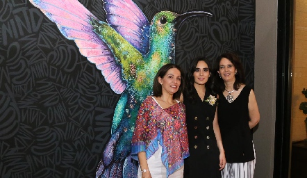  Claudia Quintero, Mariana Rodríguez y Carolina César.
