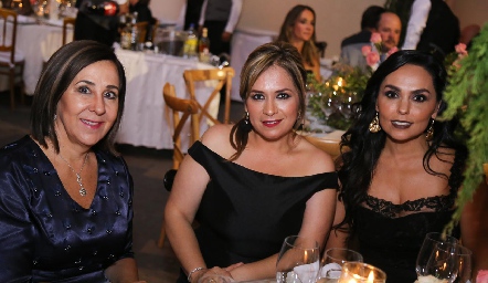  Lorena Valle, Yolanda Cepeda y Marianela Villanueva.