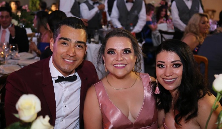  Edgar Anguiano, Lupina Acevedo y Melissa Terán.