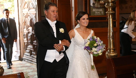  José Alberto Meadeentregando a su hija Ana Paty.