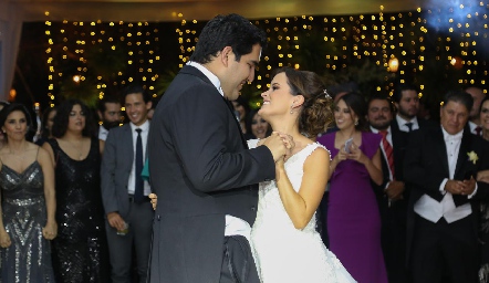  Rodrigo Poumian y Ana Paty Meade en su boda.