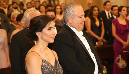 Elisa Martínez y FulvioPoumian, papás del novio.