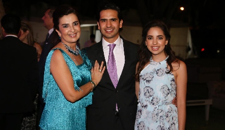  Rosy Vázquez con sus hijos Héctor y Jimena Hernández.