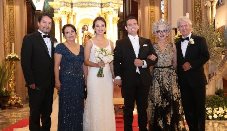  Luis Alejandro y Edlin acompañados por sus papás, Gerardo Rodríguez, Mirna Maldonado, Valeria y Luis Fernando Leal.
