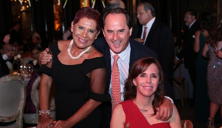  Martha Guerrero, Raúl Antunes y Claudia Castro de la Maza.