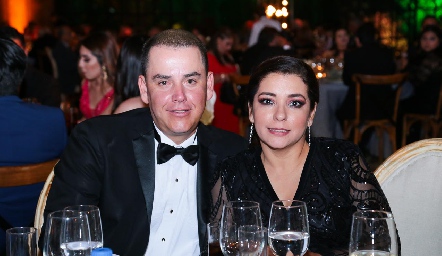  Gilberto Turrubiartes y Karina Rodríguez.