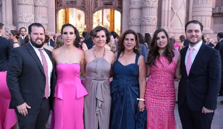  Santiago Meade, Mariana Tobías, Marisa Mercado, Graciela Torres, Sofía Quintanilla y Tony Monroy.