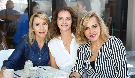  Celina Gallegos, Karina Navarro y Mimí Hinojosa.