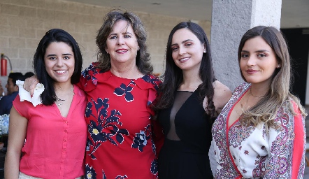  Estefanía Somohano, Rosy Somohano, María José Salgado y Cathy Somohano.