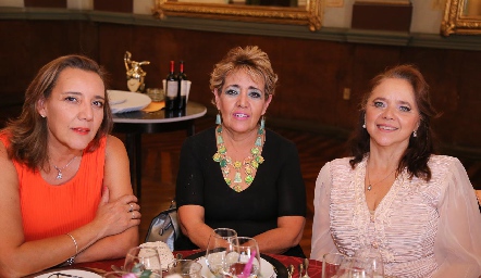  Isabel Castillo, Ana María Castillo y Gabriela Meade.