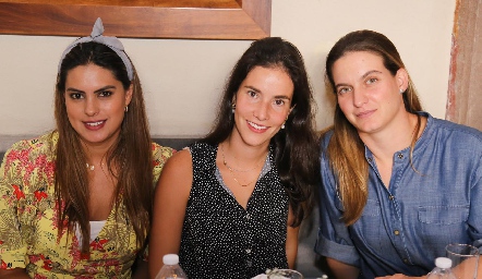  Bárbara Berrones, Maricarmen Meade y Hannia Abud.