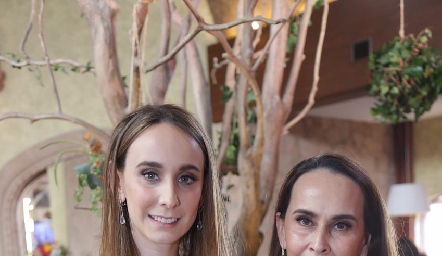  María Fernanda Pérez y Patricia Alcocer.