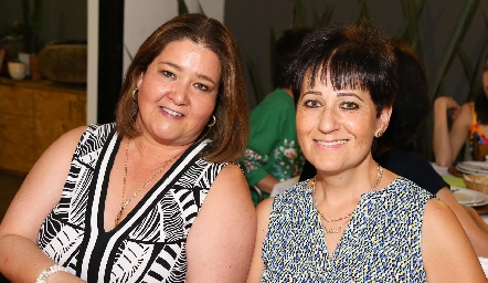  Mónica Berlanga y Claudia Díaz de Sandi.
