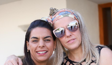  Maribel y Mónica Torres.