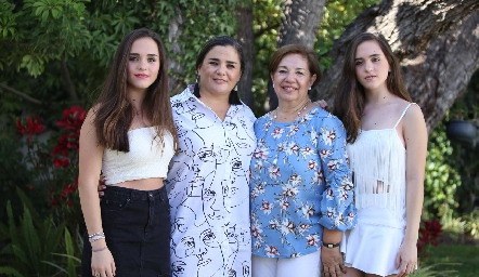 Emilia Meade, Cecilia Compean, Conchita Vega y Federica Meade.