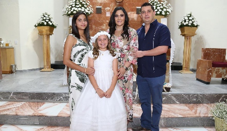 Yamel Cano, Michelle Heinze, Nayeli Zarur y Oscar Luna.