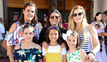 Gaby Díaz Infante, Rocío Ortuño y Marisol Valladares con sus hijas.