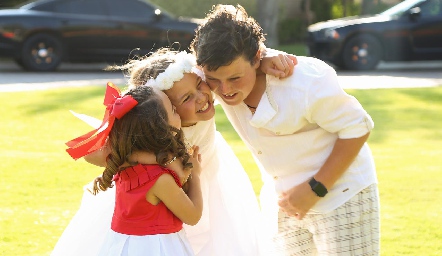 Mariaemilia, Michelle y Chino.