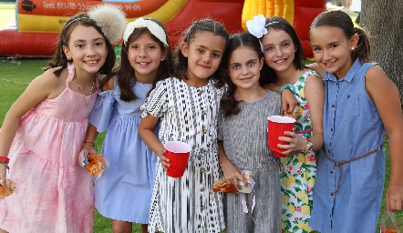  Paloma, Alexia, Valentina, Costanza, Marina e Isa.