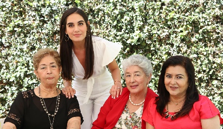 Julieta Páez, Mariana Rodríguez, Rosa María Páez y Eva González.