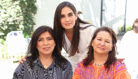  Carolina Medina, Mariana Rodríguez y Roxana González.