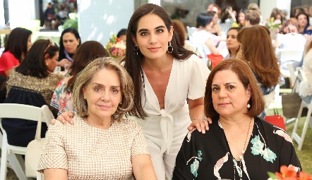  Ana Luisa Cabrera, Mariana Rodríguez y Cristy Santibáñez .