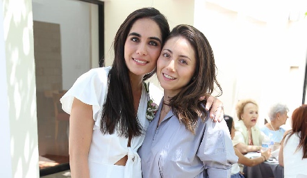  Mariana Rodríguez y Nayelli Maya.