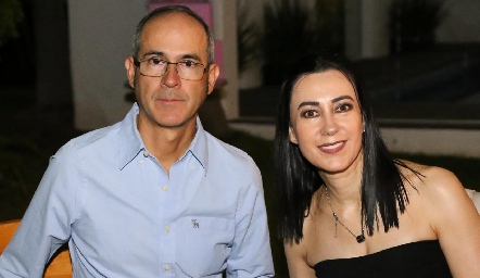  Alejandro Ortiz y Liliana Meza.