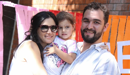  Alejandra Cano, Micaela Leal y Memo Leal.