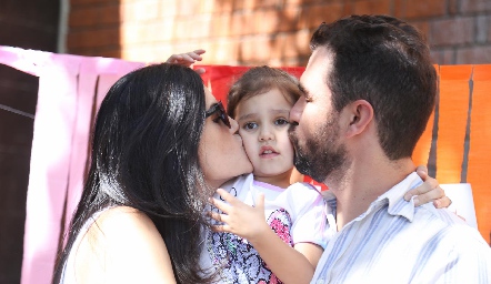  Alejandra Cano, Micaela Leal y Memo Leal.