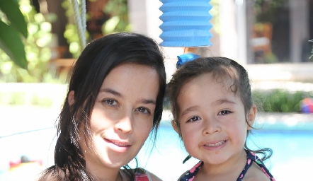  Maru Alvarado y Regina.