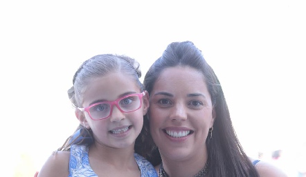  Daniela Treviño con su hija, Daniela Cambeses.