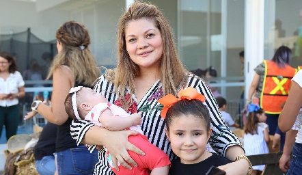  Pamela con Isa y Miranda Vidal.