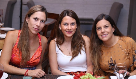  Begoña Martínez, Julene Arzola y María José Barragán.