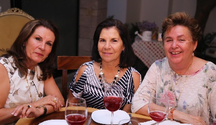  María Cecilia Mancilla, Tere Foyo y Oli Villarreal.