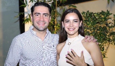  Francisco Cabral y Claudia Dibildox se comprometieron en matrimonio.
