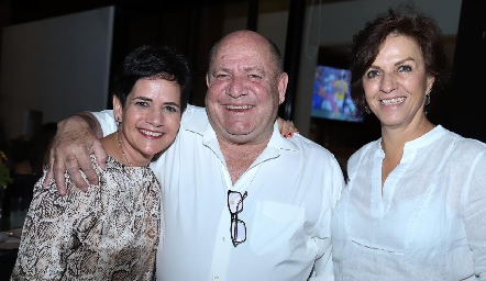  Tita García, Francisco Cabral y Claudia González.